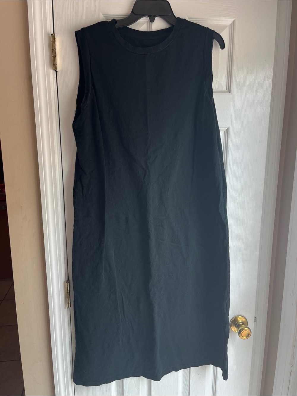 Universal Thread Black Sleeveless Midi Shift Dress